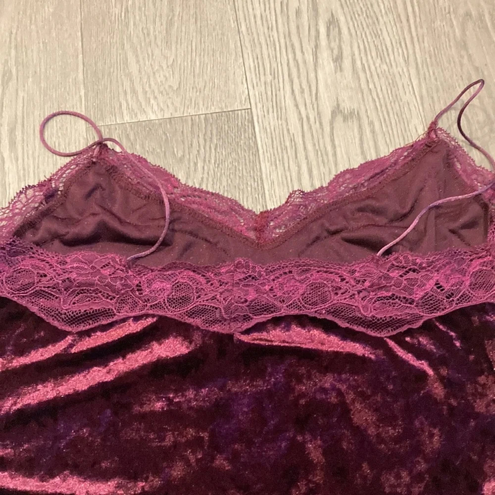 2 cropped camisoles La Senza and Ardene - Picture 5 of 9